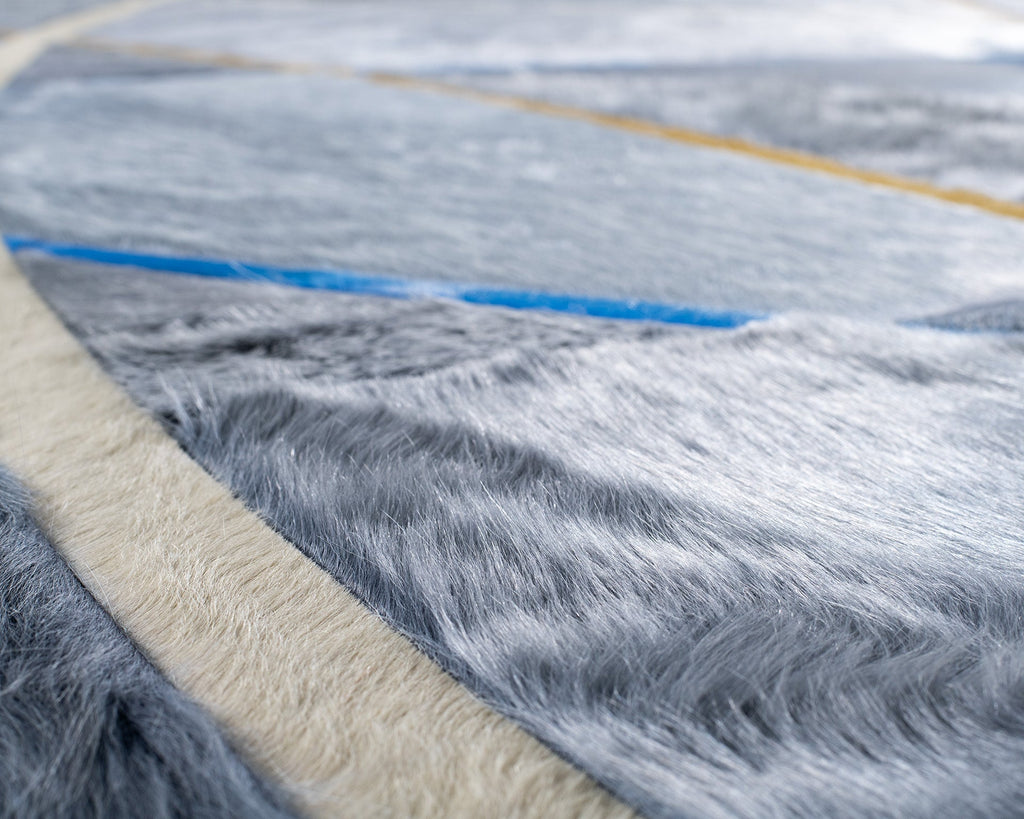 Silhouette / Hide Rug / 00501