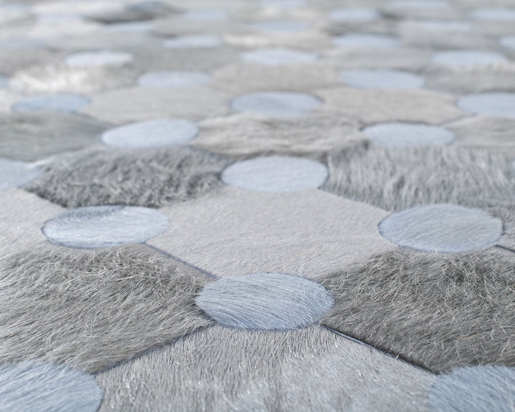 Dots / Hide Rug / 00652