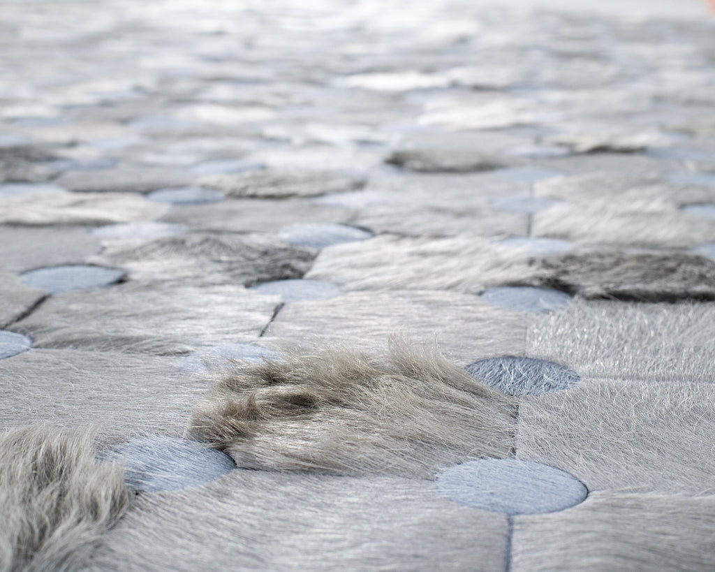 Dots / Hide Rug / 00652
