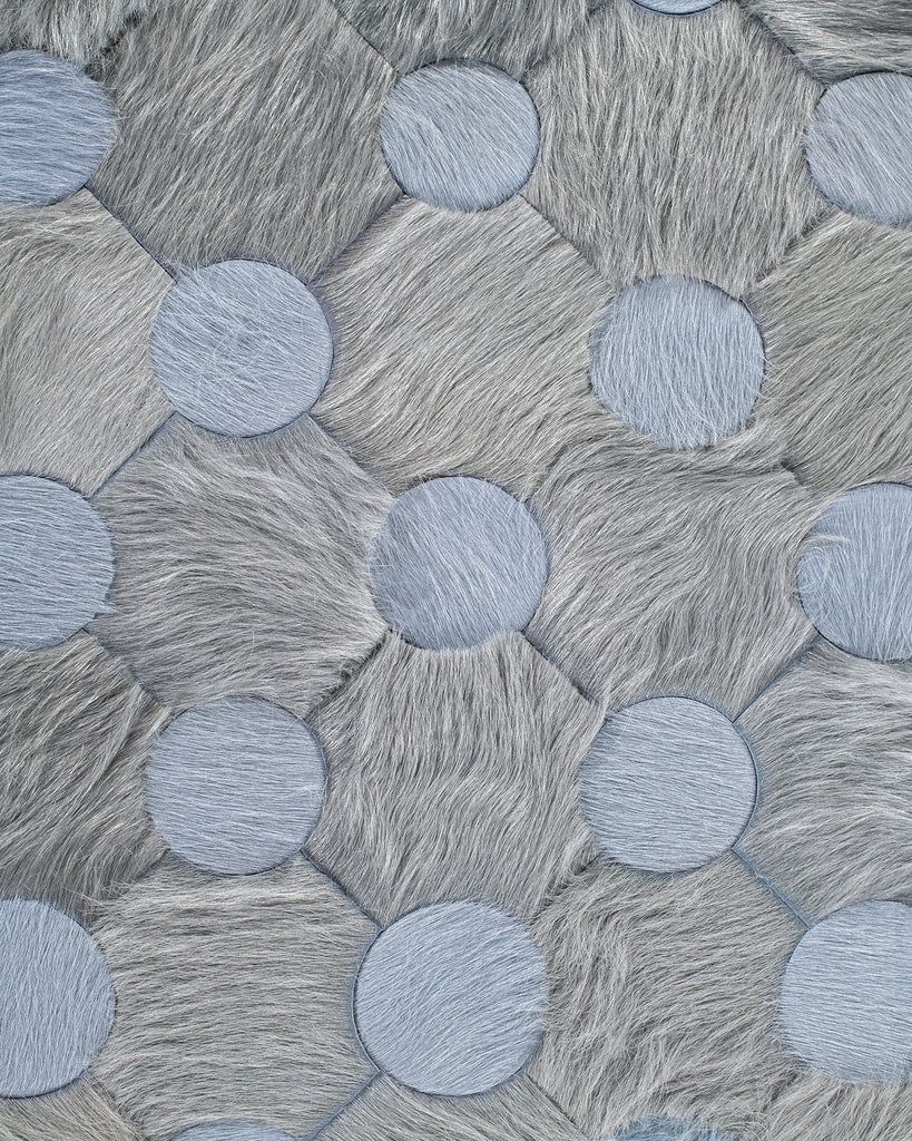 Dots / Hide Rug / 00652