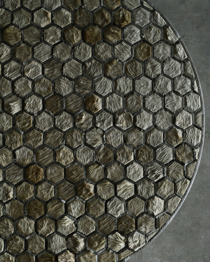Moonglow / Hide Rug / 25381