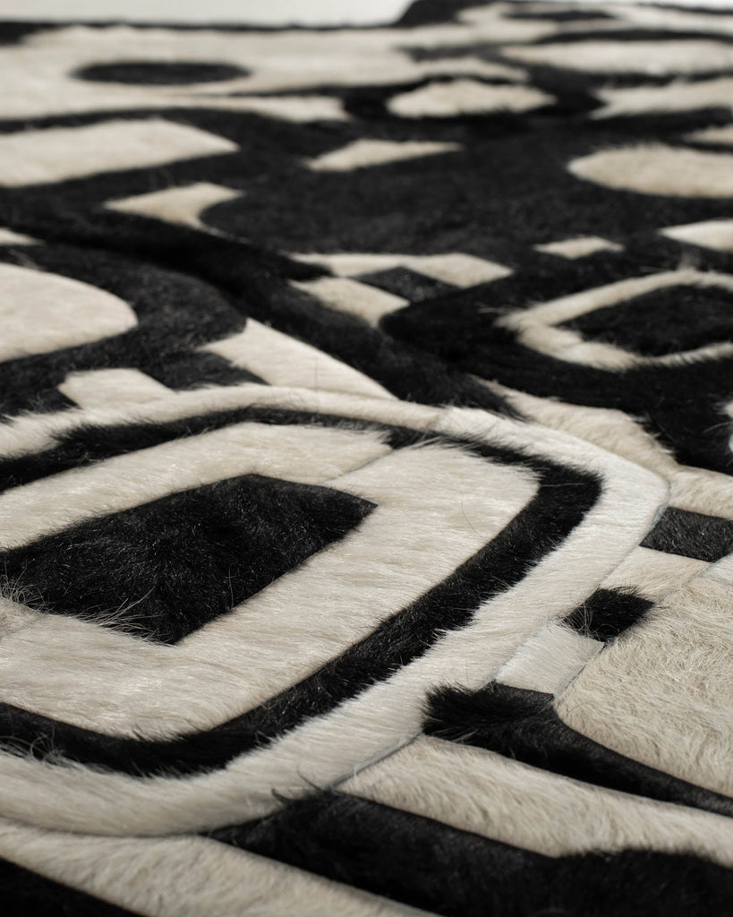 Mika / Hide Rug / 00344