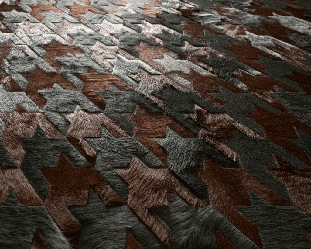 Black Dog / Hide Rug / 24155