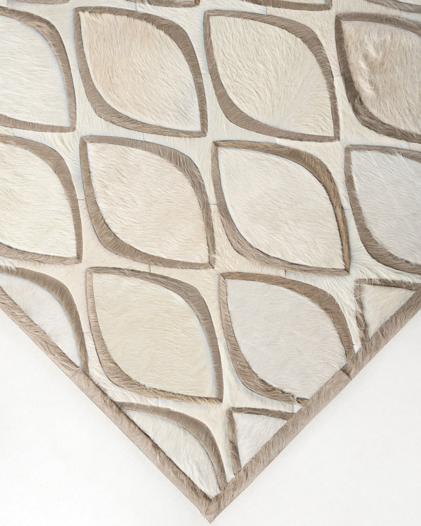 Flaunt / Hide Rug / 18029