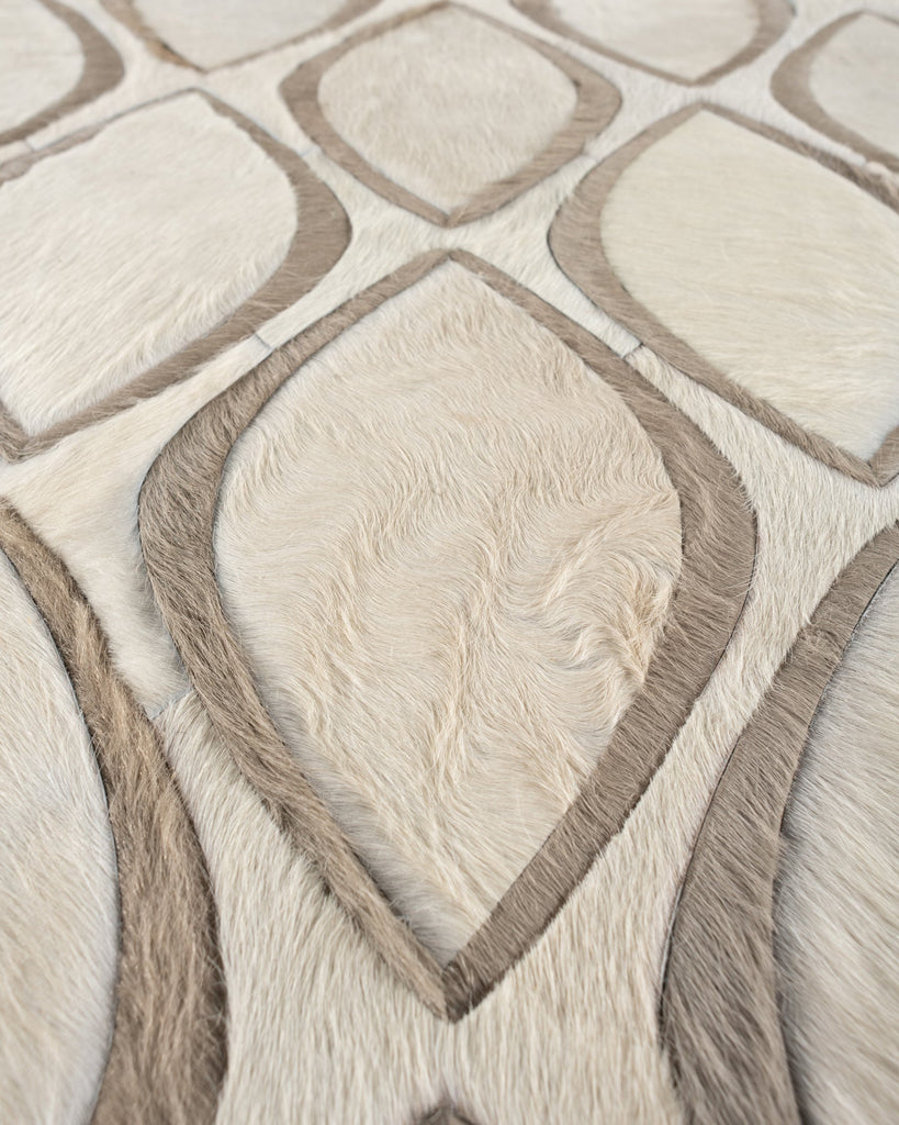 Flaunt / Hide Rug / 18029