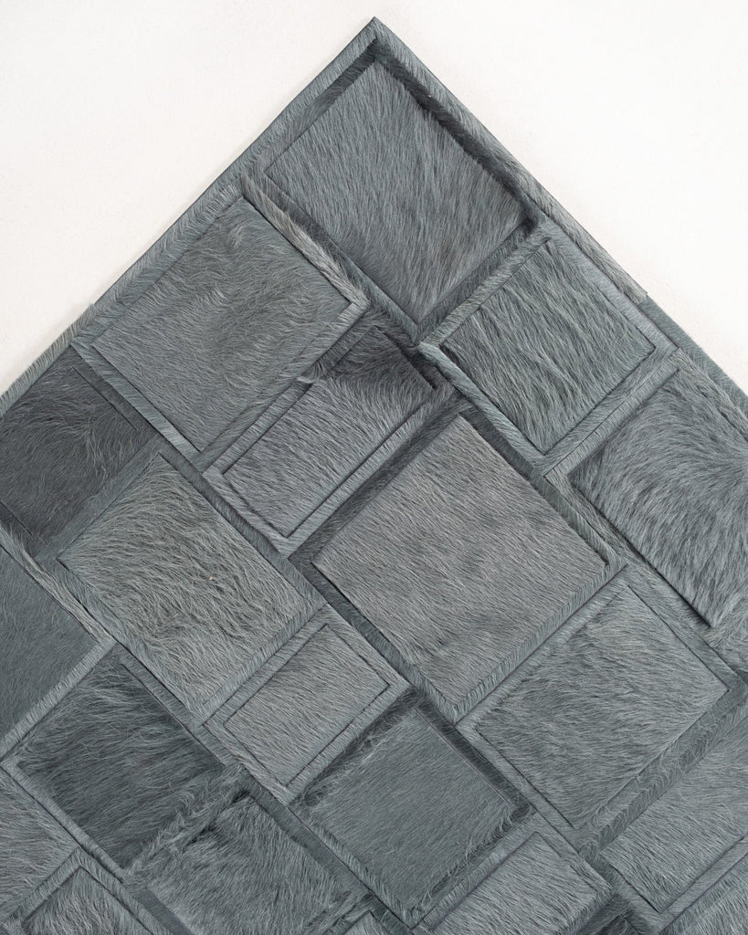Confusion / Hide Rug / 18575