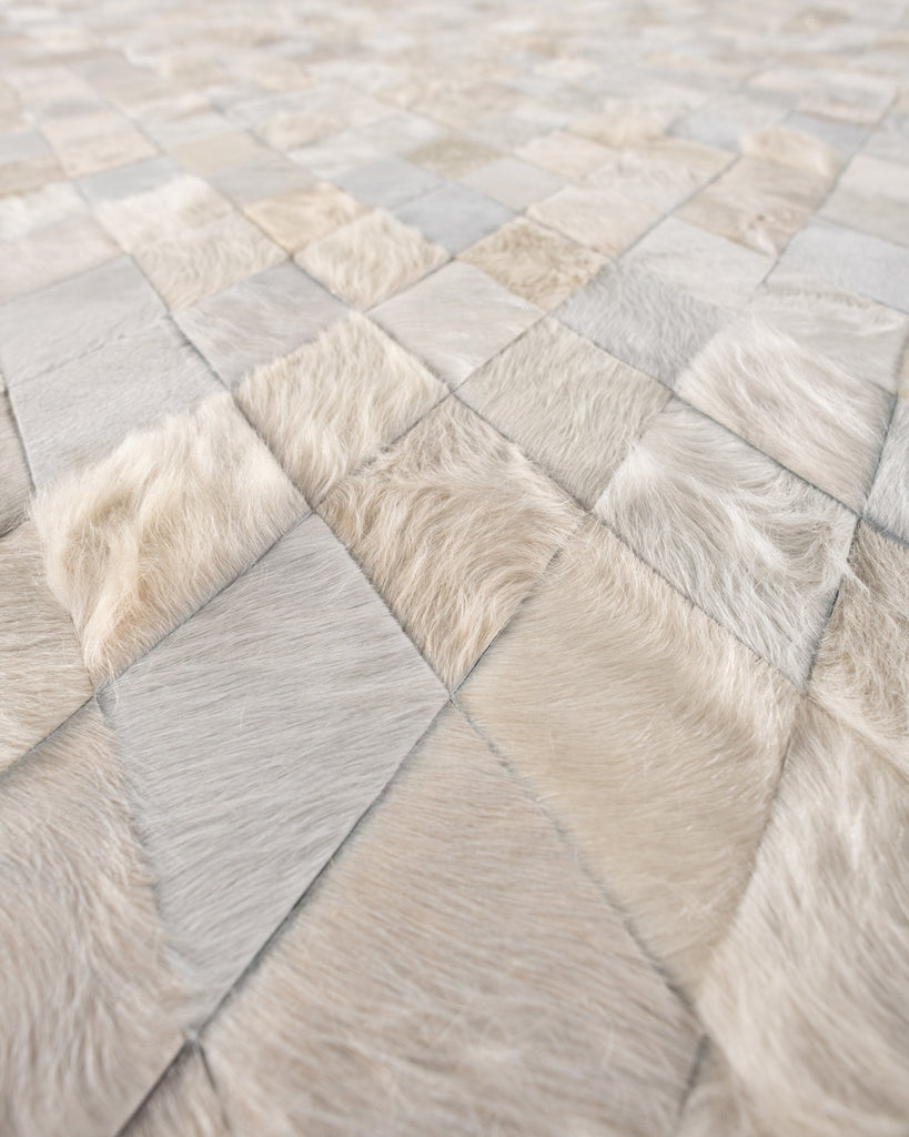 Diamonds / Hide Rug / 20049