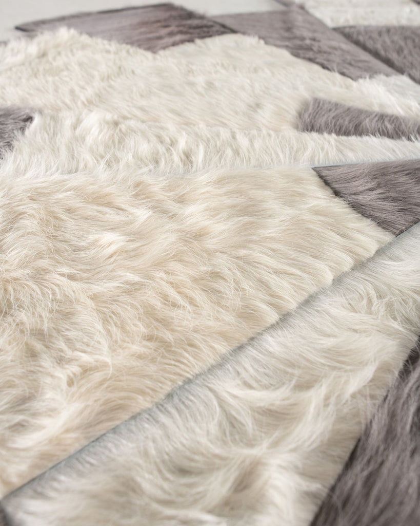Custom / Hide Rug / 19571