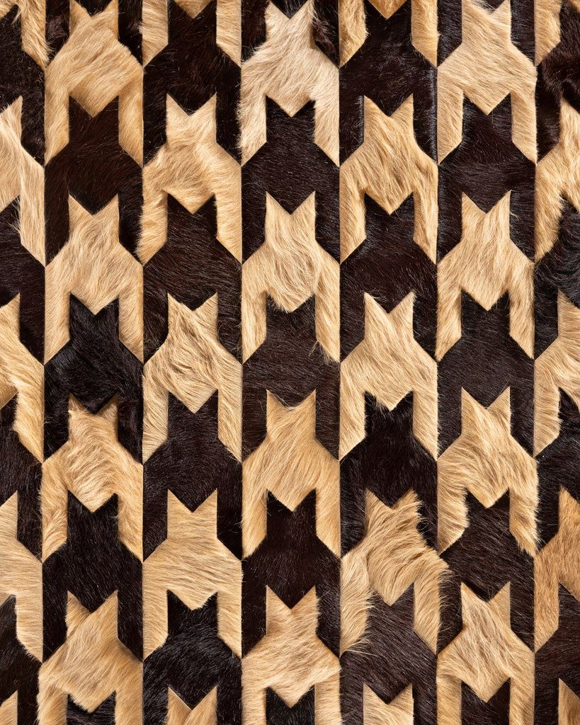 Black Dog / Hide Rug / 18625