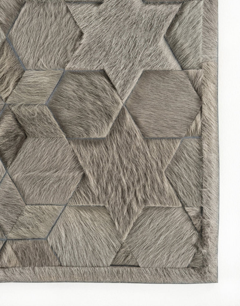 Carousel / Hide Rug / 18237