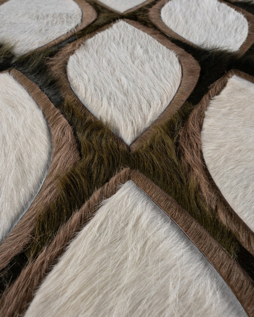 Flaunt / Hide Rug / 16917