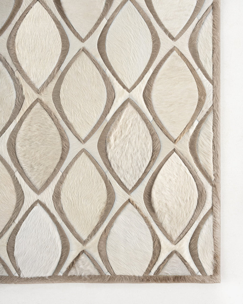 Flaunt / Hide Rug / 18029