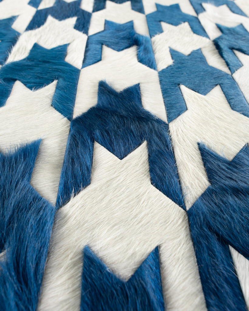 Black Dog / Hide Rug / 19170