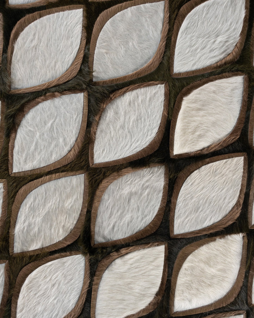 Flaunt / Hide Rug / 16917