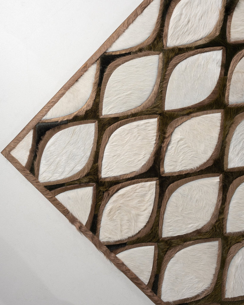 Flaunt / Hide Rug / 16917