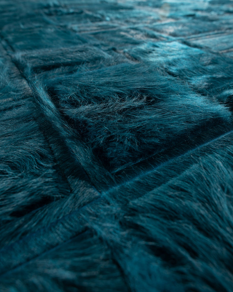 Confusion / Hide Rug / 09901