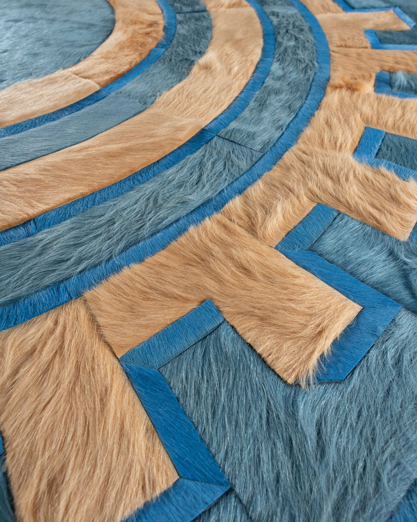 Moderne / Hide Rug / 17807