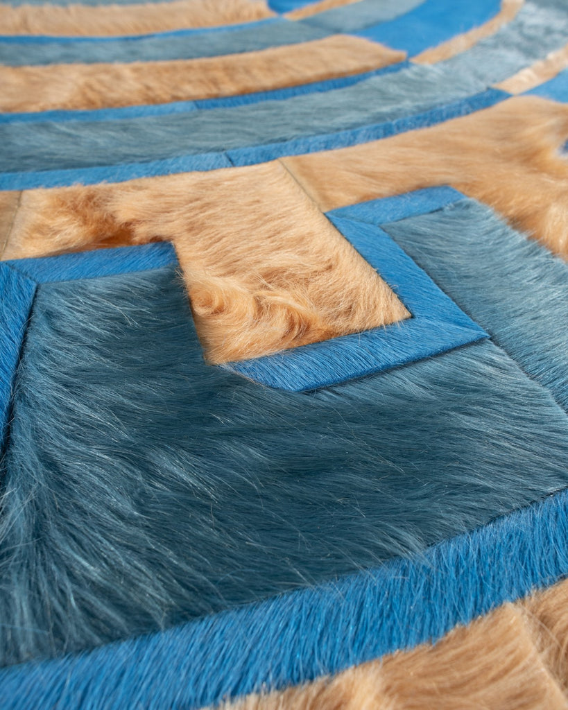 Moderne / Hide Rug / 17807